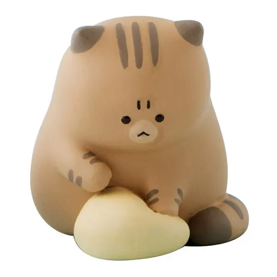 怒った猫ちゃあぁぁん 4 クッションをふみふみする怒ってる猫ちゃん