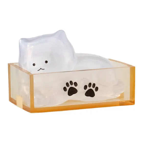 溶けてる!猫ちゃあぁぁん 箱に入って溶けてるにゃ