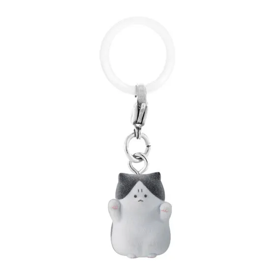 怒った猫ちゃあぁぁん ふわふわめじるしアクセサリー これ以上近付くとパンチしちゃう怒ってる猫ちゃん