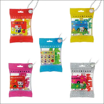 nanoblock×HELLOKITTY ふりふりマスコットキーチェーン(画像)