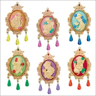 ディズニープリンセス バラ色のカメオブローチの画像